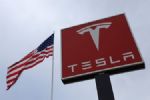 Американская Tesla сократила несколько от 400 до 700 сотрудников