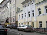 Вспольный переулок 9с1 что находится. 1. Вспольный переулок 9с1 что находится фото. Вспольный переулок 9с1 что находится-1. картинка Вспольный переулок 9с1 что находится. картинка 1. Вдоль переулка фрагментарно сохранилась историческая застройка, которая соседствует с типовыми жилыми домами советской эпохи. Наибольший интерес в архитектурном ансамбле Вспольного переулка вызывают такие здания, как особняк Ираиды Миндовской, особняк Эджубова, особняк городского головы Степана Тарасова ("дом Берии"), городская усадьба Зерщикова и доходный дом Поповой.